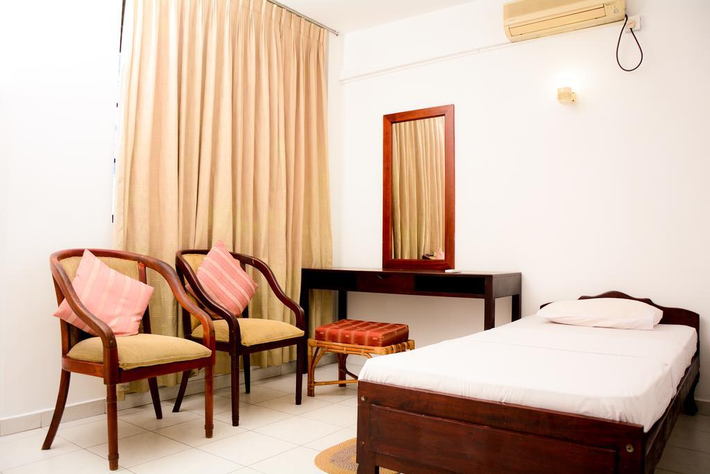 Ykd Tourist Rest Hikkaduwa Hotel Room photo